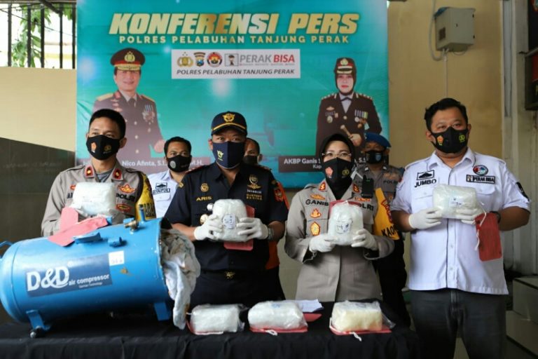 Bea Cukai Pelabuhan Tanjung Perak Curigai Sebuah Kardus dengan No. Koli D5379 Melalui Ekspedisi