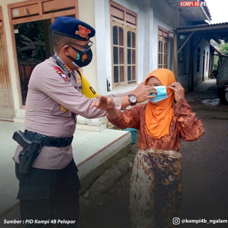 Siaga Erupsi Gunung Semeru Beraktifitas, Brimob Jatim Tiba di Lokasi Pengungsian