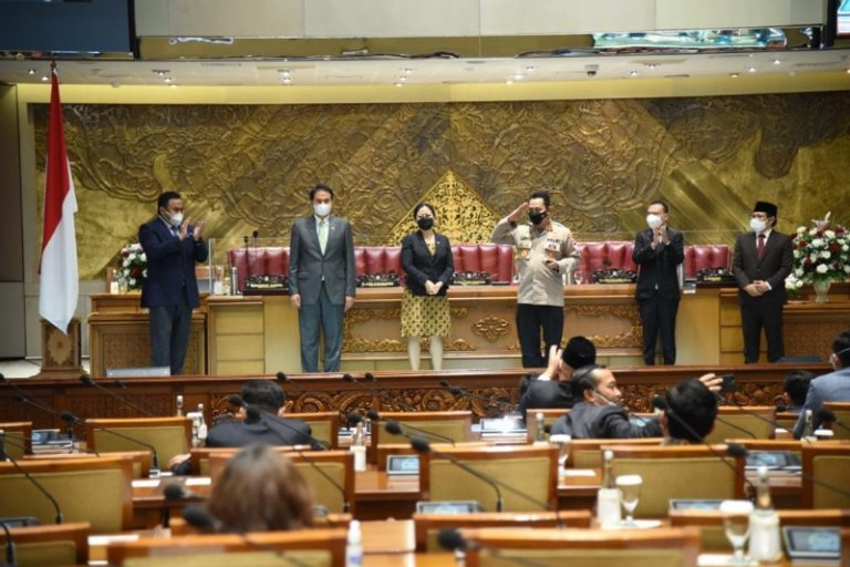 DPR Sepakat Komjen Listyo Sigit Layak Menjabat Kapolri