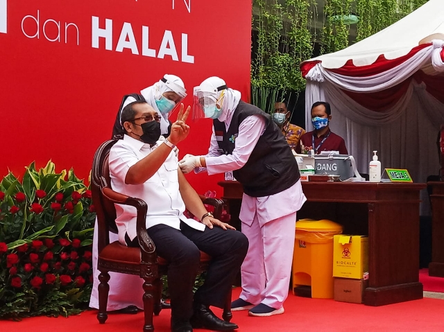 Sahat Pasca Divaksin: Tidak Ada Keluhan, Tambah Bersemangat