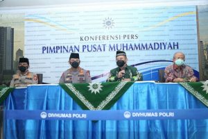 Kapolri memberikan keterangan bersama Devisi Humas Polri terkait 