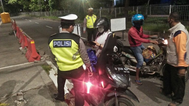 Antisipasi Kerumunan Massa dilakukan Penyekatan Akses Jalur Suramadu