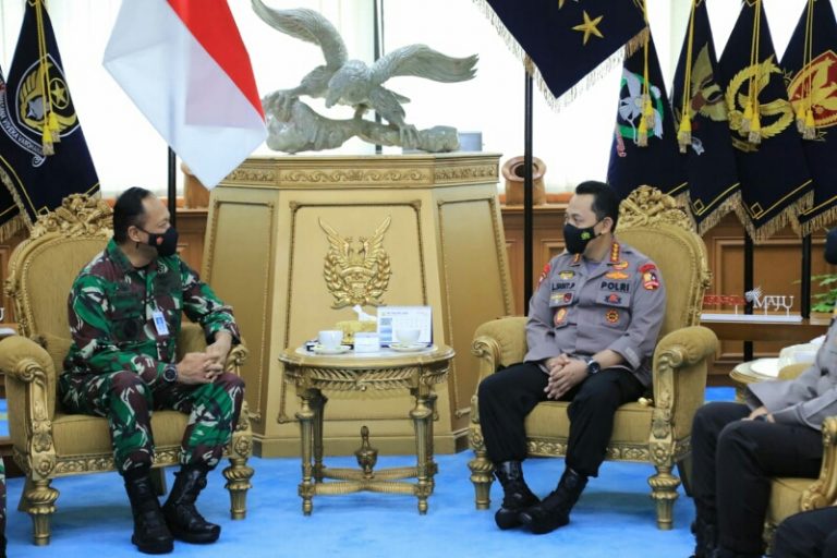 Kapolri Kunjungi KSAU dalam Sinergitas Disiplin Prokes