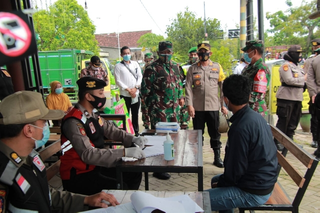 Sidak Prokes Danrem 082/CPYJ  Apresiasi Penurunan Covid di Lamongan