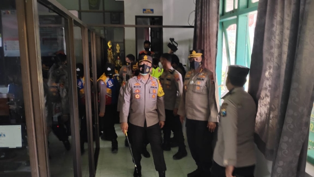 Kapolda Jatim Lakukan Pengecekan Posko PPKM di KTS Tingkat Desa