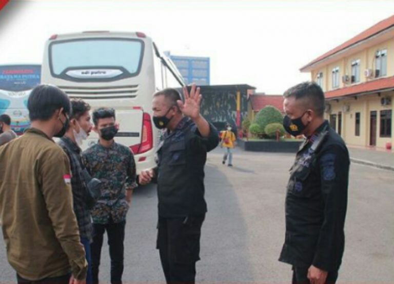 Brimob Jatim PAM Kedatangan HMI di Surabaya