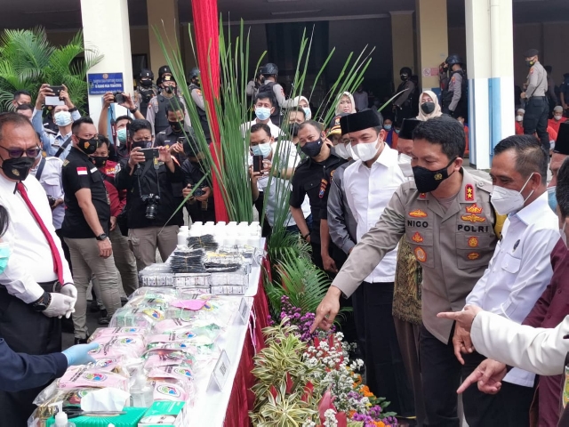 Polda Jatim Musnahkan Narkoba dan Miras Hasil Ungkap Selama 3 Bulan