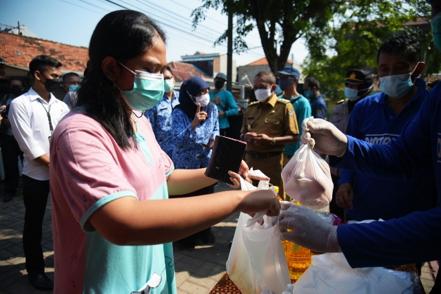 Pemkot Surabaya Gelar Operasi Pasar, Harga Komoditas Lebih Murah