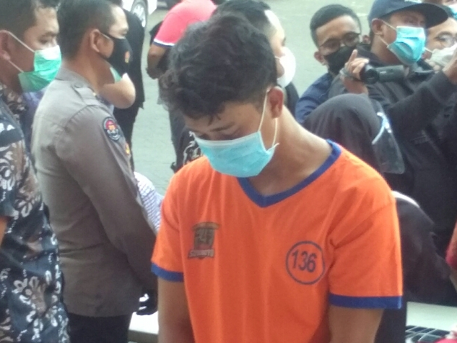 Suami diejek, Istri dibunuh dengan Mencekik Leher