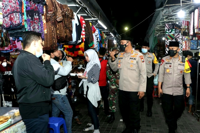 Kabid Humas dan Dansat Brimob Polda Jatim Sidak Wisata Religi