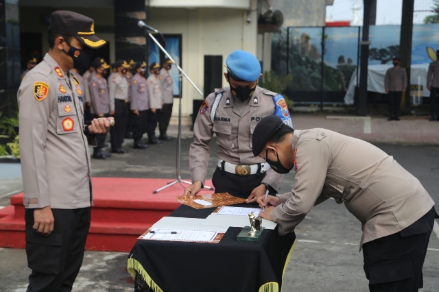 Jajaran Polres Tulungagung Tanda Tangani Pakta Integritas Anti Narkoba