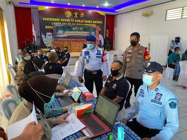 Puluhan Warga Binaan Lapas Mengikuti Vaksinasi Covid-19