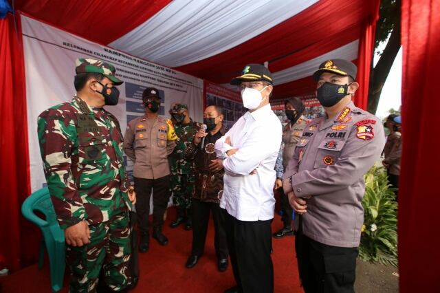 Panglima dan Kapolri Berkunjung ke Kelurahan Cilangkap Untuk Tekan Kasus Corona