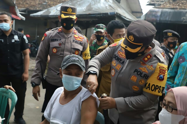 Pedagang Pasar Tradisional Mojokerto di Vaksinasi Covid-19