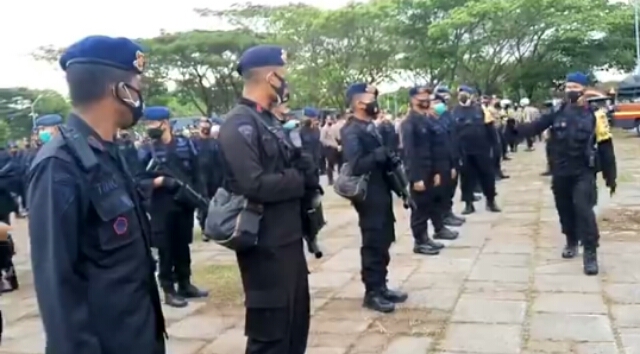 Brimob Polda Jatim Turunkan 1 SSK Dalam Pengamanan Vaksin Nasional TNI-Polri