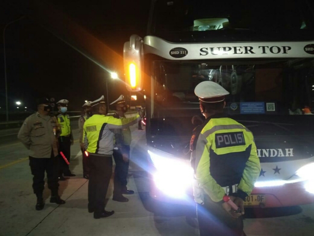 Seluruh Warga Jawa Timur Mulai Pukul 00.00 WIB Patuhi PPKM Darurat