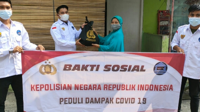 Beri Paket Sembako Dan Sosialisasi Vaksinasi Pada Masyarakat Bersama PPLP dan Polri