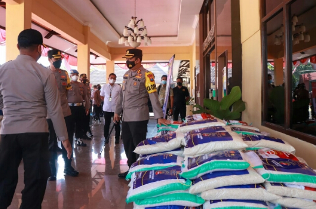 Polres Jombang Kembali Salurkan 5,25 Ton Beras Yang Peduli Masyarakat