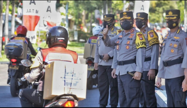 Distribusi Daging Qurban Door to Door untuk Masyarakat Terdampak Covid-19 Dilepas Kapolda Jatim