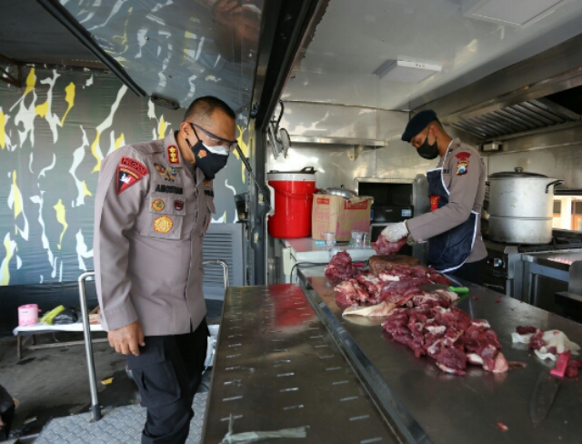 Dapur Lapangan Brimob Jatim Siap Distribusikan Makanan Warga Terdampak PPKM