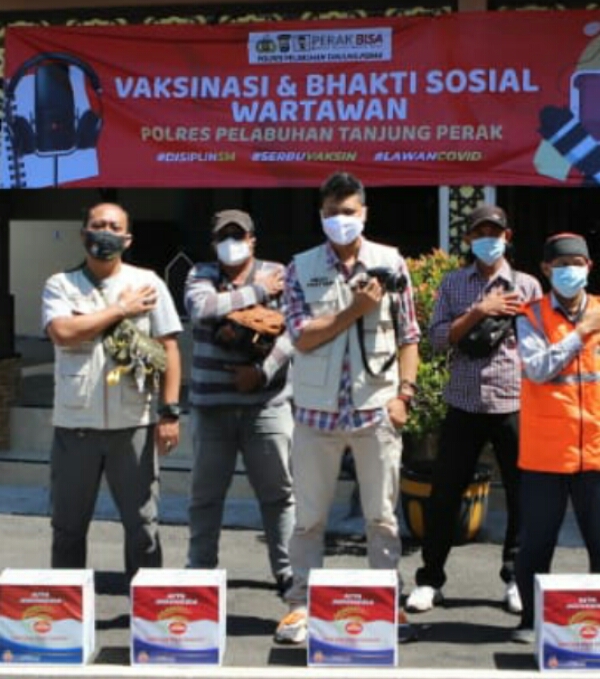 Vaksinasi Drive Thru Khusus Untuk Wartawan diberikan Langsung oleh Kapolres Pelabuhan Tanjung Perak