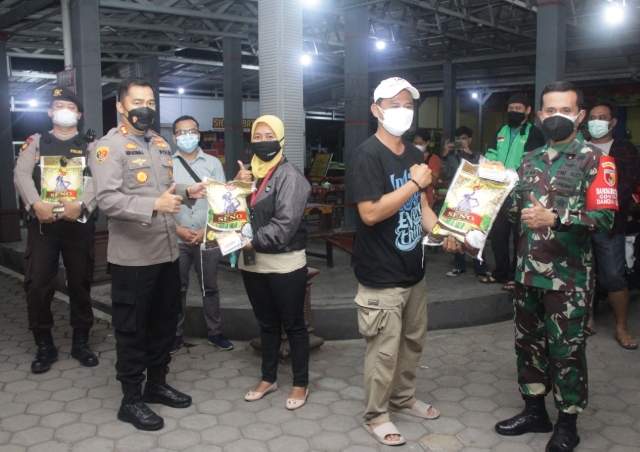 Kapolres Jember Beri Apresiasi Relawan Membuat Dapur Umum