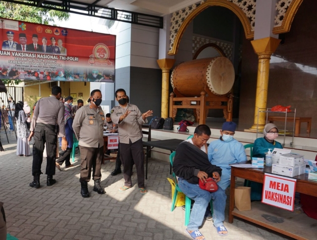 Gelar Vaksinasi Kapolres Himbau Masyarakat Daftar Lewat Website