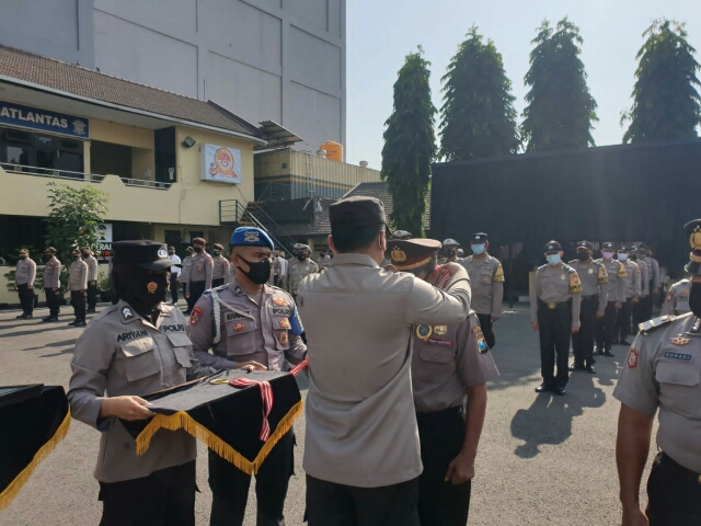 Upacara Purna Bhakti & Penganugerahan Pangkat Pengabdian Dipimpin Kapolres Pelabuhan Tanjung Perak