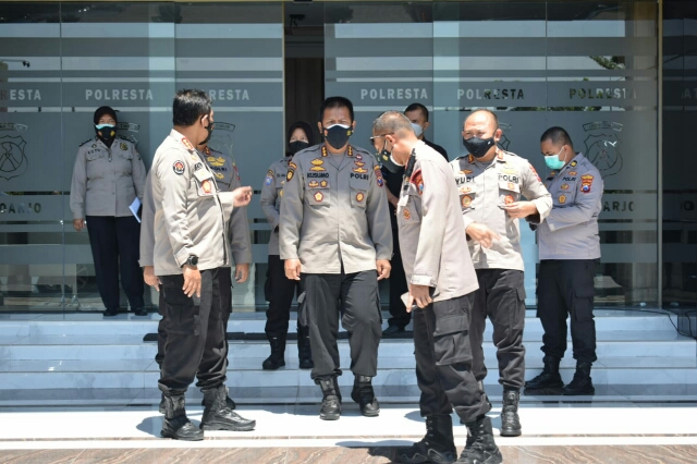 Bahas Pelaporan Data Covid-19 di Polresta Sidoarjo Bersama Dirsamapta Polda Jatim