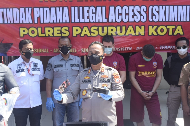 Polres Pasuruan Kota Berhasil Menangkap Dua Warga Asing Dalam Kasus Skimming
