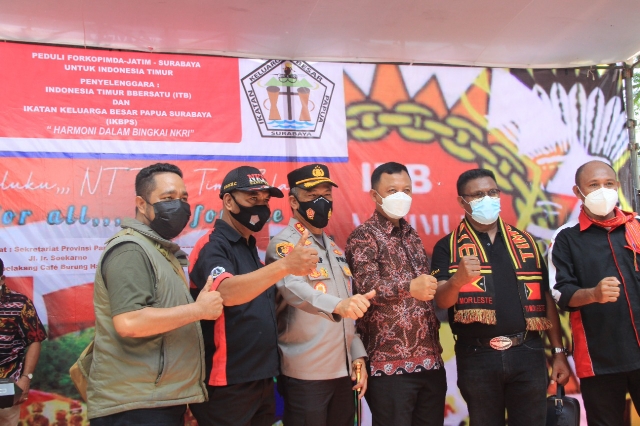 Warga Indonesia Timur Mendapatkan Bansos di Masa Pandemi Covid-19 dari Forkopimda Jatim dan Kota Surabaya