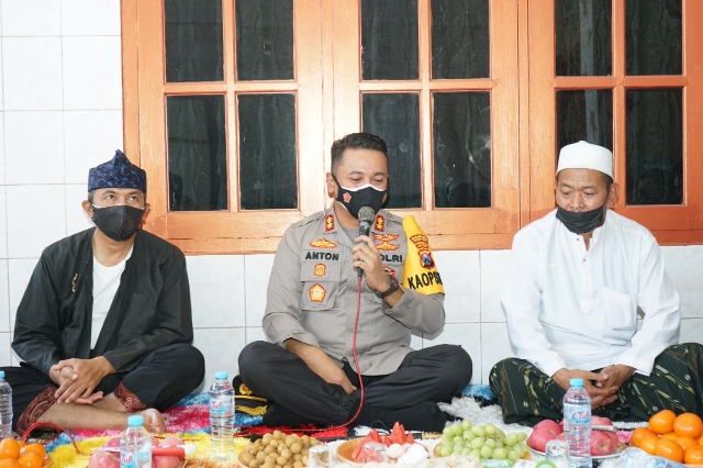 Kapolres Pelabuhan Tanjung Perak Sambang Tomas di Asemrowo