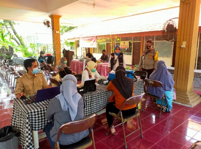Kegiatan Pemantauan dan Monitoring Vaksin Polsek Wonocolo di Kelurahan Jemursari