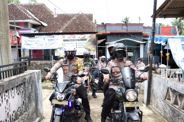 Kapolresta Banyuwangi Pastikan Pilkades Serentak Berjalan Aman, Dengan Kunjungan ke TPS Bersepeda Motor 