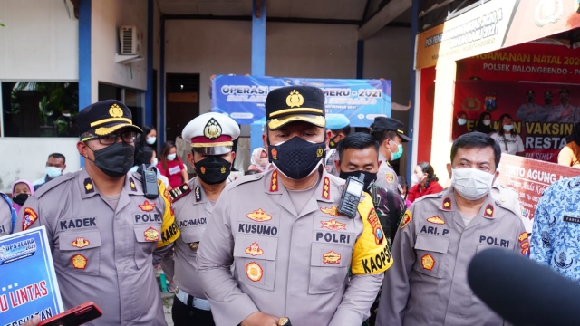 Polresta Sidoarjo Edukasi Pengendara dan Sediakan Vaksinasi Dalam Operasi Zebra Semeru 2021