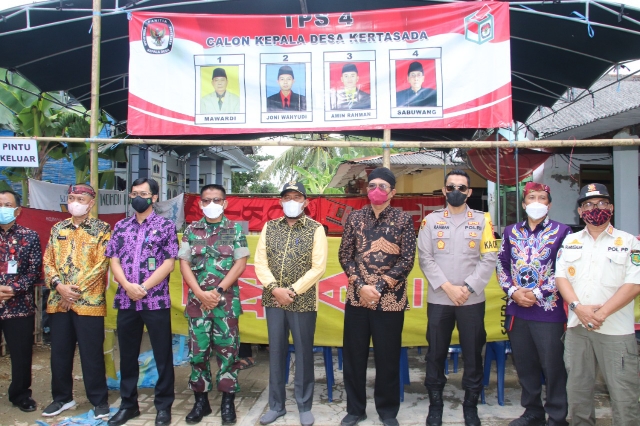 Pastikan Pilkades Lancar, Kapolres bersama Forkopimda Tinjau TPS