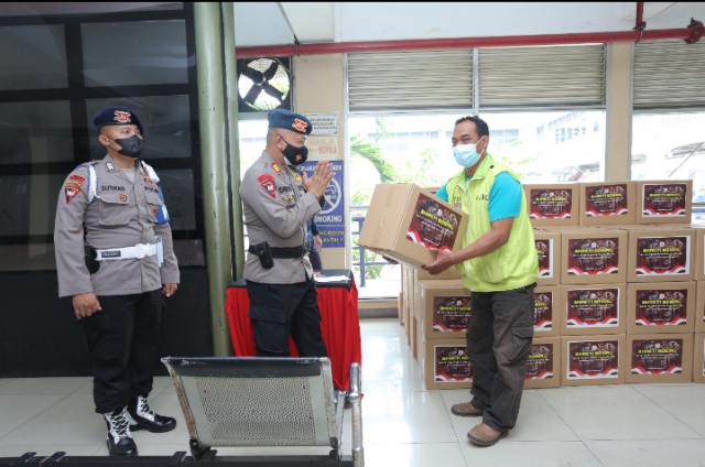 Posko “DRIVE THRU KESEHATAN” Oleh Satbrimob Polda Jatim