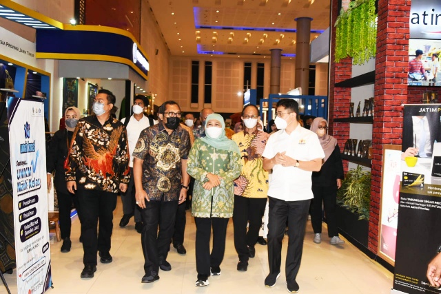 Aktif Dorong Peningkatan Perdagangan Antar Provinsi, Khofifah Raih Penghargaan dari Kadin