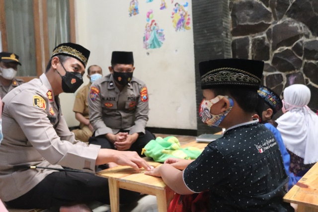 Sang Ustadz Pemilik TPA Yang Bercita – Cita Memiliki Ponpes