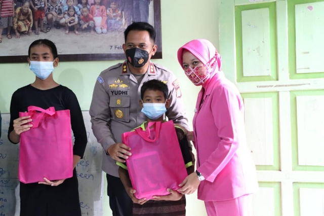 Peduli Anak Jalanan, Kapolres Blitar Kota Berikan Edukasi dan Vaksinasi