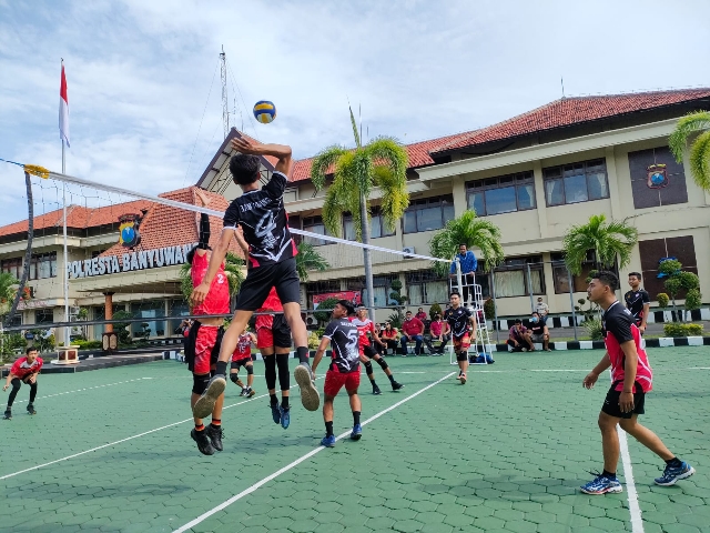 Polresta Banyuwangi Dijadikan Tempat Latih Tanding Volly Putra Karangasem Bali dan Volly Putra Banyuwangi
