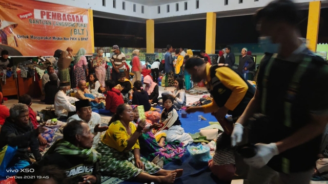 Polres Lumajang Bersama RS. Bhayangkara Kerahkan personel Kedokteran dan Kesehatan (Dokkes) Bantu Korban Erupsi Semeru