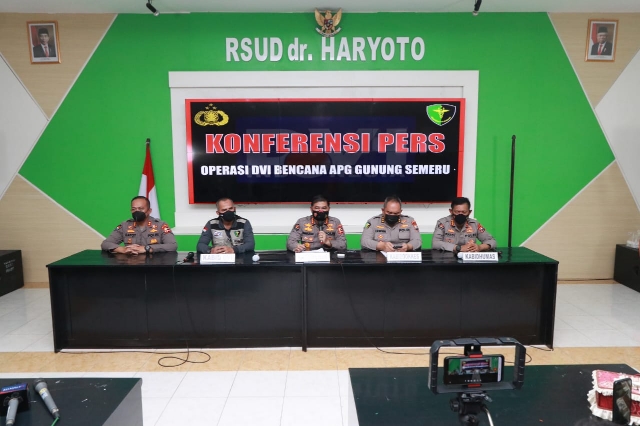 Kembali Identifikasi 7 Jenazah Korban Semeru oleh Tim DVI MABES Polri