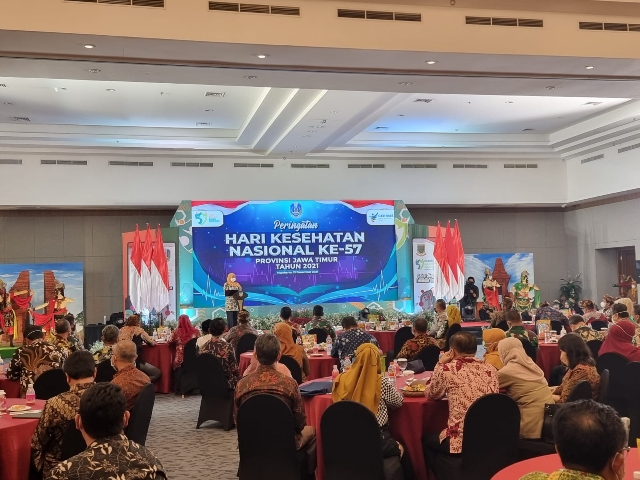 Peringati HKN ke 57, Kabid Dokkes Polda Jatim Dapat Penghargaan