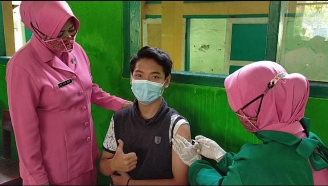 Maksimalkan Pencapaian Vaksinasi, Polres Sampang Kerahkan Bhayangkari Menjadi Sukarelawan Vaksinator Covid-19