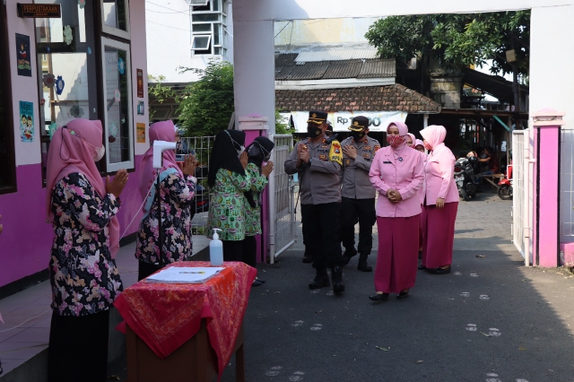 Polres Gresik Gelar Vaksinasi Murid SLB Kemala Bhayangkari