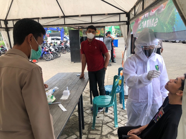 Polres Batu Lakukan Swab Antigen Acak di Lokasi Wisata saat Libur Nataru