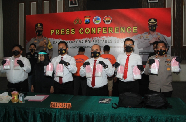 Pengiriman Narkoba Lintas Provinsi Berhasil Ditangkap Satresnarkoba Polrestabes Surabaya Bersama Dua Kurirnya