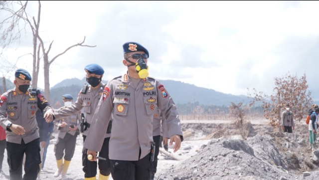 Penyisiran Korban Erupsi Semeru Skala Besar oleh SATBRIMOB Polda Jatim