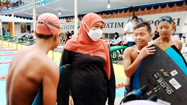 Hadiri  Kejurnas Selam Piala Gubernur Jatim 2021, Khofifah Minta Para Atlet Junjung Sportivitas